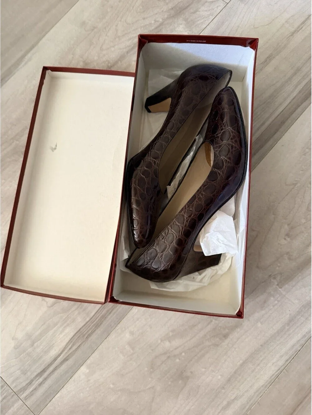 Salvatore Ferragamo Dark Brown Leather Crocodile Embossed Pumps Heels 8 AAAA Box